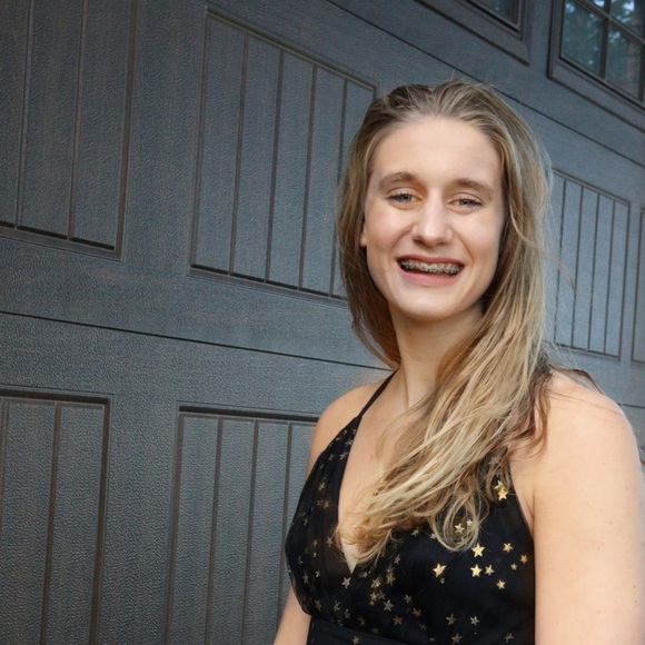 Meet your Posher, Hannah - Picture 1 of 1